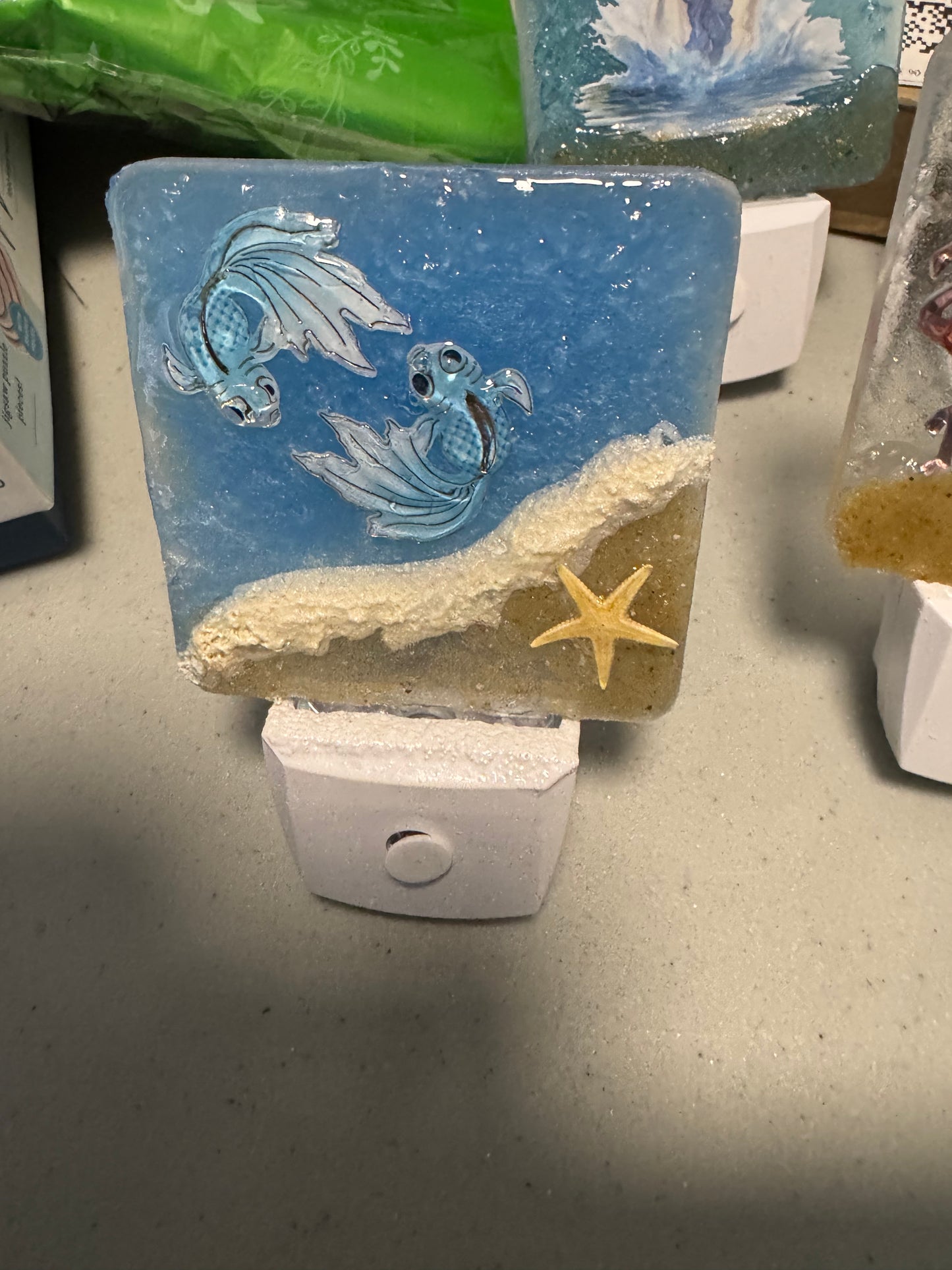 Nightlight - resin 2 fish and sand