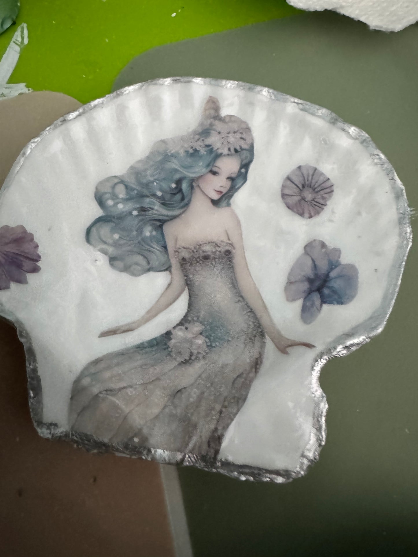 Trinket Shell mermaid in dress￼￼
